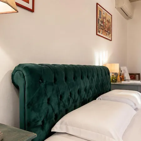 ベッド・アンド・ブレックファスト Al Battistero Luxury 3*