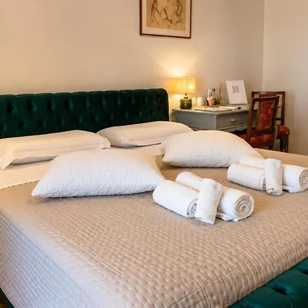 ベッド・アンド・ブレックファスト Al Battistero Luxury 3*