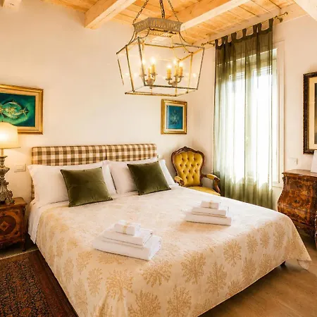 ベッド・アンド・ブレックファスト Al Battistero Luxury 3*